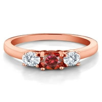 Gem Stone King 18K Rose Gold Плака Сребърен G-H Lab Grown Diamond Basket настройка 3-каменна пръстен с червен мосанит