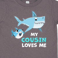 Inktastic Моят братовчед ме обича със сладък акул подарък за малко дете или тениска за момиче